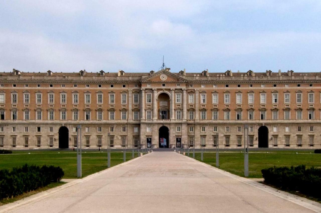 Apartamento L'Approdo del Re Caserta Exterior foto